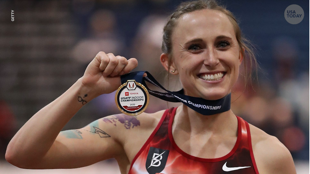 Shelby Houlihan holding up medal