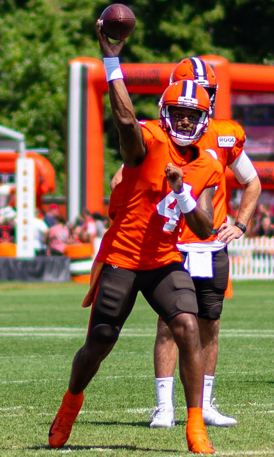 Photo of Deshaun Watson throwing a football